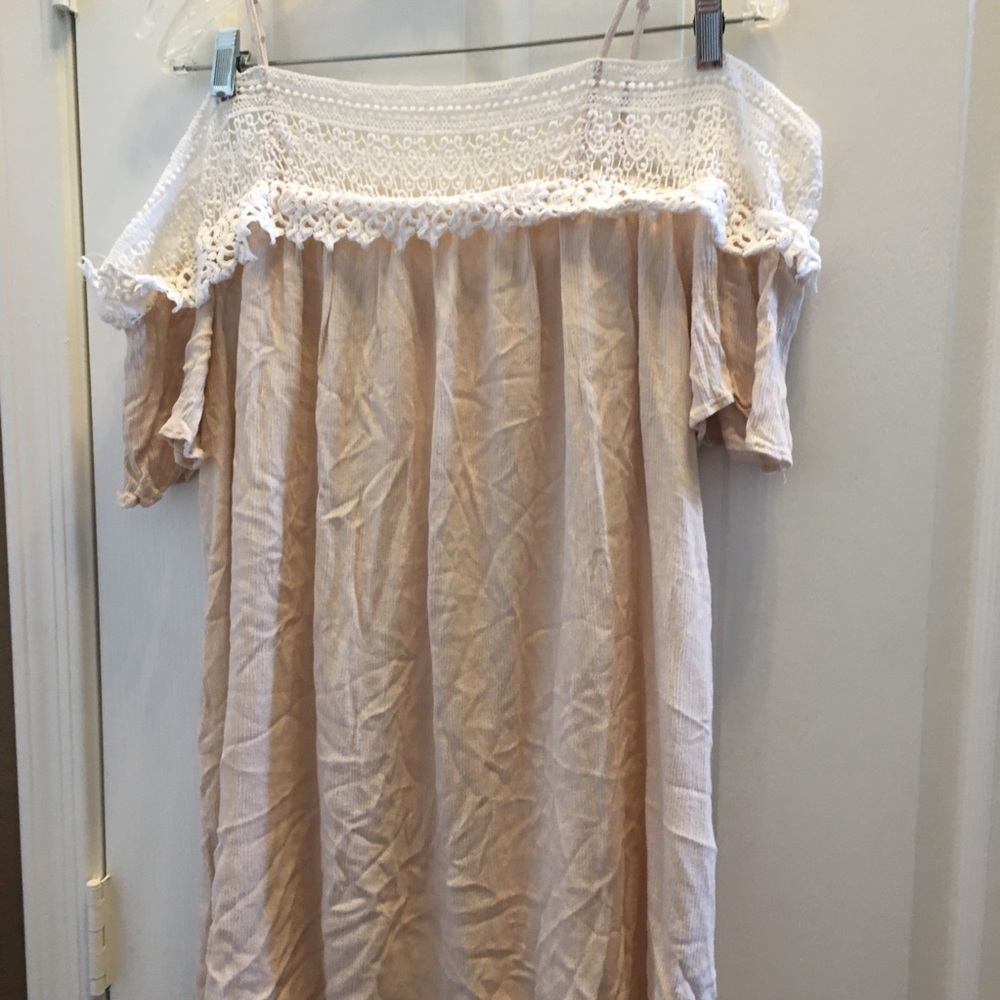 FINAL MARKDOWN Elegant ladies off the shoulder top medium